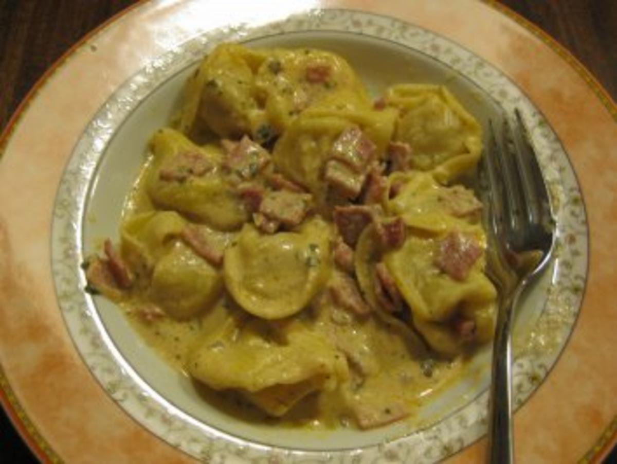 Tortellini mit Schinken-Käse-Sauce - Rezept