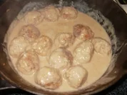 Schweinehack mit Bratwursthack - gebacken als Baellchen - kleine fuer Parties - Rezept