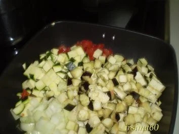 Rezept: Mediterane Gemüsesoße an Bandnudeln Bild Nr. 3 Mediterane Gemüsesoße an Bandnudeln - Rezept - Bild Nr. 3