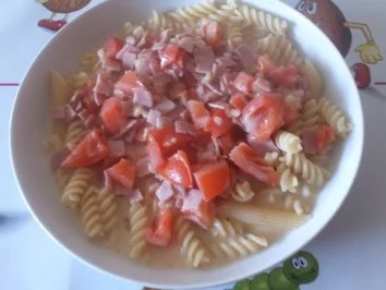 Nudeln mit Käse - Schinkensoße - Rezept