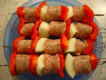 Rezept: Bratwurst-Schaschlik-Spieße mit würzigem Reis Bild Nr. 5 Bratwurst-Schaschlik-Spieße mit würzigem Reis - Rezept - Bild Nr. 5