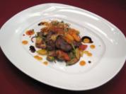 Straußensteak auf Wokgemüse, Kartoffelnudeln und Ingwerkarotten - Rezept