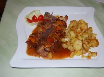Rezept: Lendenschaschlik mit Röstkartoffeln Lendenschaschlik mit Röstkartoffeln - Rezept