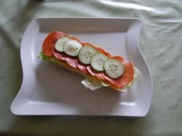 Rezept: Baquette mit Salami und Käse Bild Nr. 2 Baquette mit Salami und Käse - Rezept - Bild Nr. 2