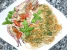 Meereskomposition mit Spaghetti Tricolore an Kräutersauce - Rezept