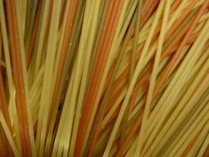 Rezept: Meereskomposition mit Spaghetti Tricolore an Kräutersauce Bild Nr. 4 Meereskomposition mit Spaghetti Tricolore an Kräutersauce - Rezept - Bild Nr. 4