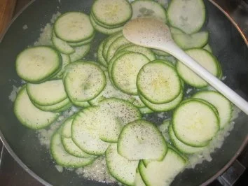 Tunfisch - Zucchini - mit Spaghetti ala Suse - Rezept - Bild Nr. 3
