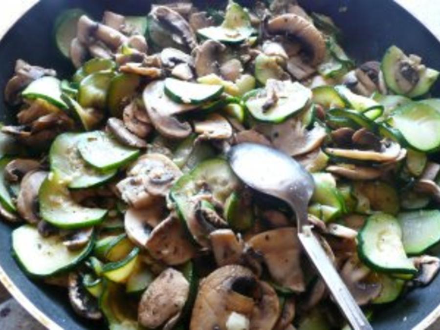 Zucchini Champignon Torte - einfach - von Anna-Anita