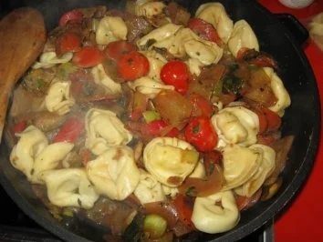 Gemüsenest-EurAsia mit Tortellini - Rezept