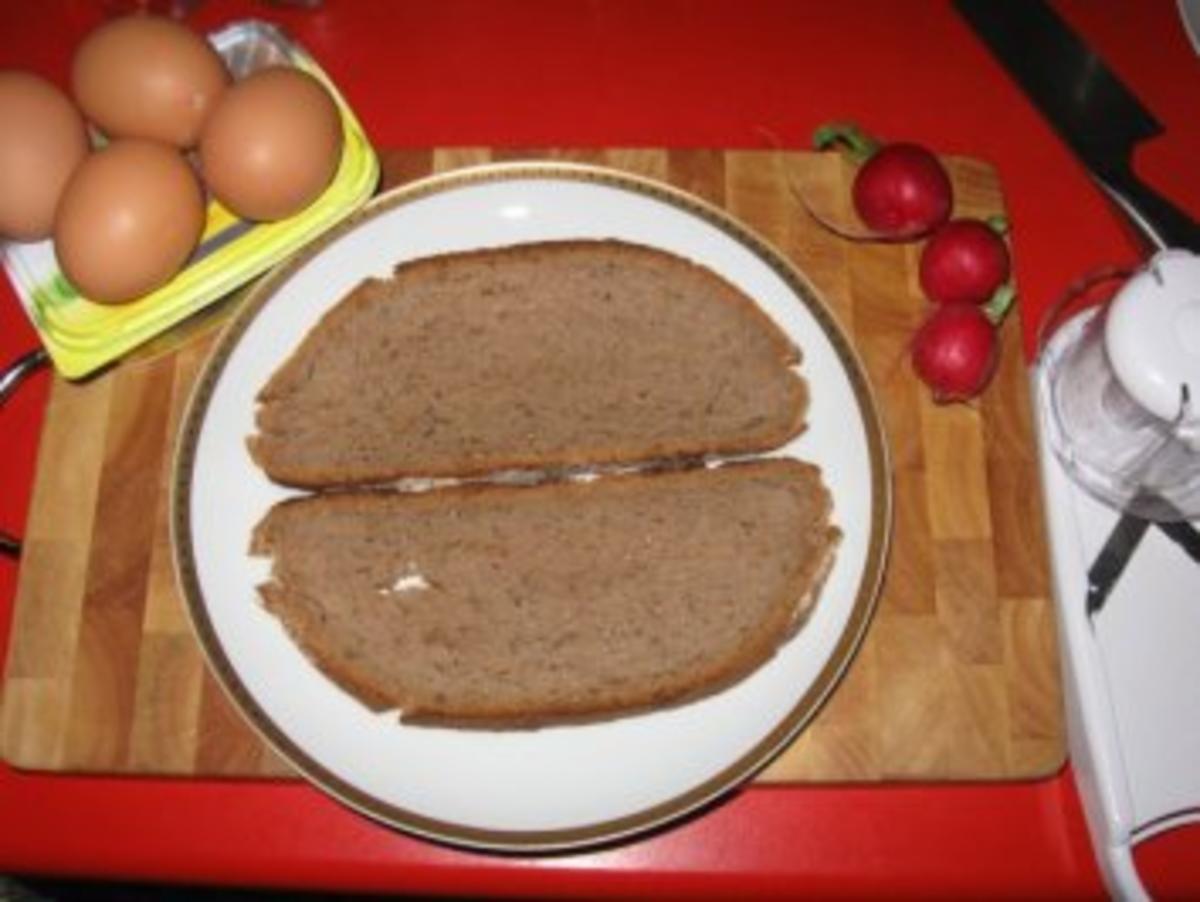 Ei auf Bauernbrot mit Radieschen - Rezept - Bild Nr. 2