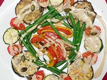 Lauwarme Gemüsevariation mit Kürbiskernsoße - Rezept