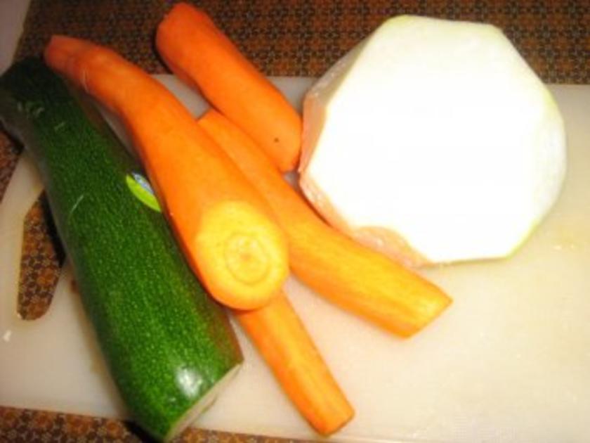 Karotten Kohlrabi Zucchini Gemüse - schnell &amp; einfach - 25 kcal/100g