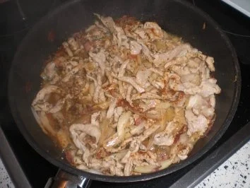 Schweinegeschnetzeltes in Paprika-Zwiebelsahne - Rezept - Bild Nr. 3