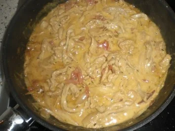 Schweinegeschnetzeltes in Paprika-Zwiebelsahne - Rezept - Bild Nr. 4