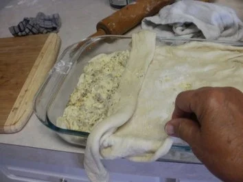 Pizza zugedeckt - Rustica - Bratwursthack mit verschiedenen Kaesen - Rezept - Bild Nr. 6