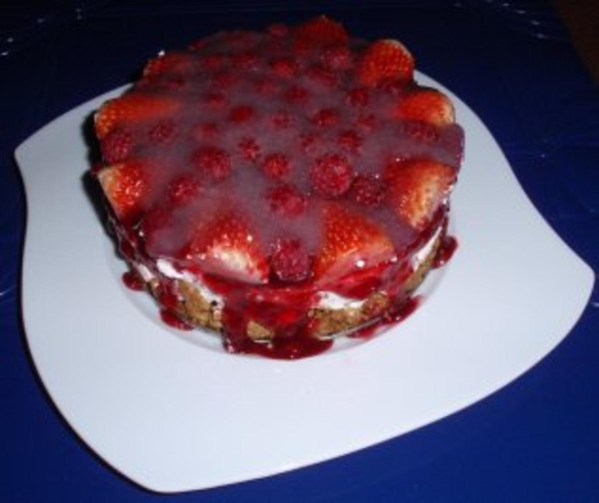 Erdbeer-Früchte-Sahne-Torte - Rezept
