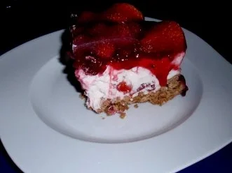 Rezept: Erdbeer-Früchte-Sahne-Torte Bild Nr. 9 Erdbeer-Früchte-Sahne-Torte - Rezept - Bild Nr. 9