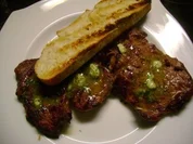 Grillen : Entrecôte mit Kräuterbutter - Rezept