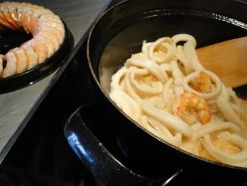 Rezept: Nudelnester mit Tintenfischringe und Riesengarnelen (Fotos) Bild Nr. 5 Nudelnester mit Tintenfischringe und Riesengarnelen (Fotos) - Rezept - Bild Nr. 5