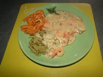 Rezept: Nudelnester mit Tintenfischringe und Riesengarnelen (Fotos) Bild Nr. 7 Nudelnester mit Tintenfischringe und Riesengarnelen (Fotos) - Rezept - Bild Nr. 7