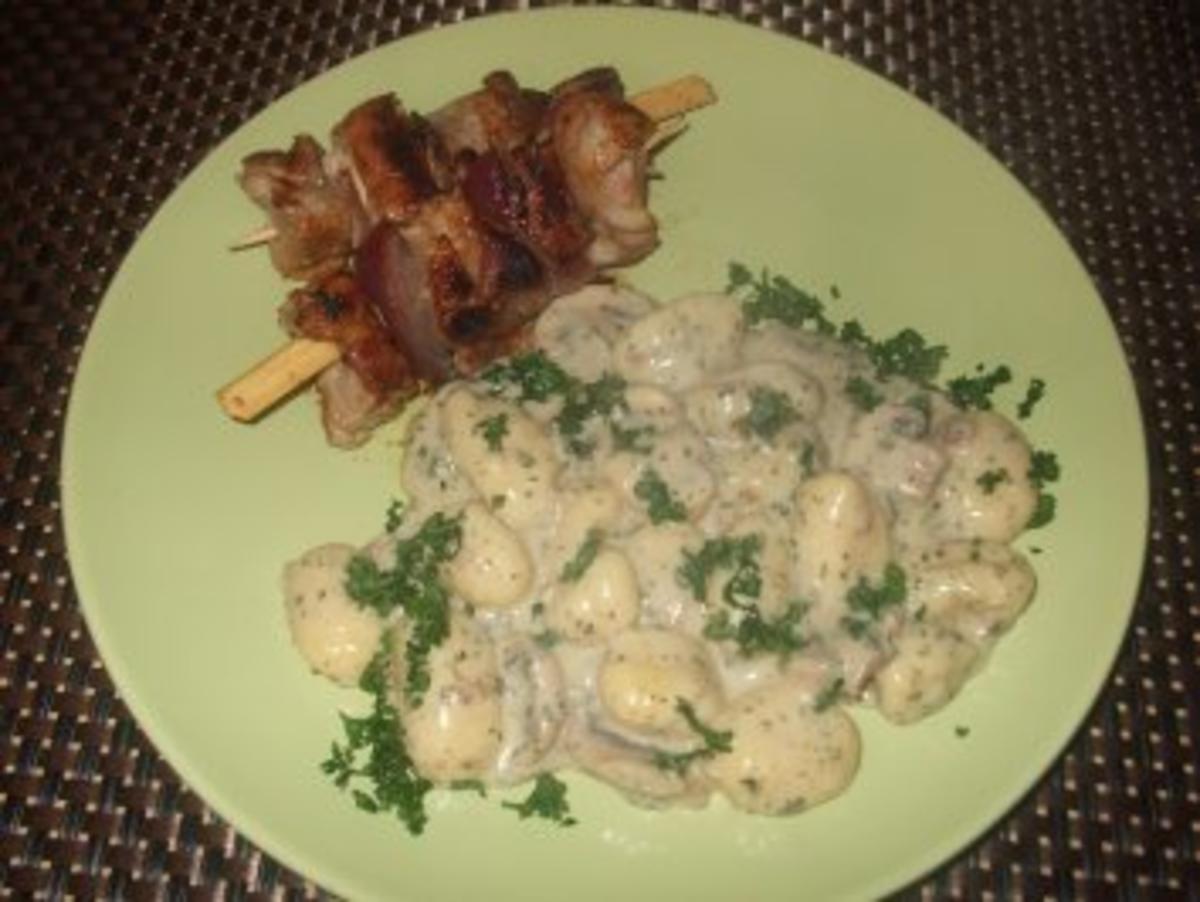 Bilder für Schweinefiletspießchen mit Gnocchi in Champignon Käsesoße - Rezept