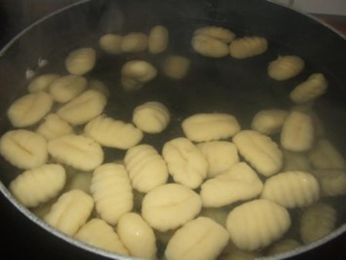 Schweinefiletspießchen mit Gnocchi in Champignon Käsesoße - Rezept - Bild Nr. 5