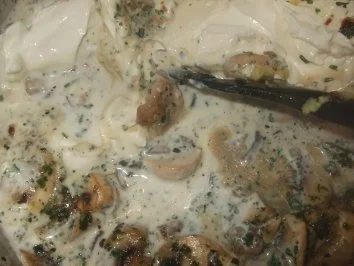 Rezept: Schweinefiletspießchen mit Gnocchi in Champignon Käsesoße Bild Nr. 4 Schweinefiletspießchen mit Gnocchi in Champignon Käsesoße - Rezept - Bild Nr. 4