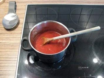 "HAUPTGERICHT" marinierte Rindersteaks mit Gnocchi in Tomatensoße und Parmesanhobel - Rezept - Bild Nr. 3