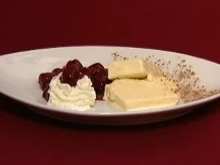 Rumparfait mit Sauerkirschsoße (Walter Scholz) - Rezept