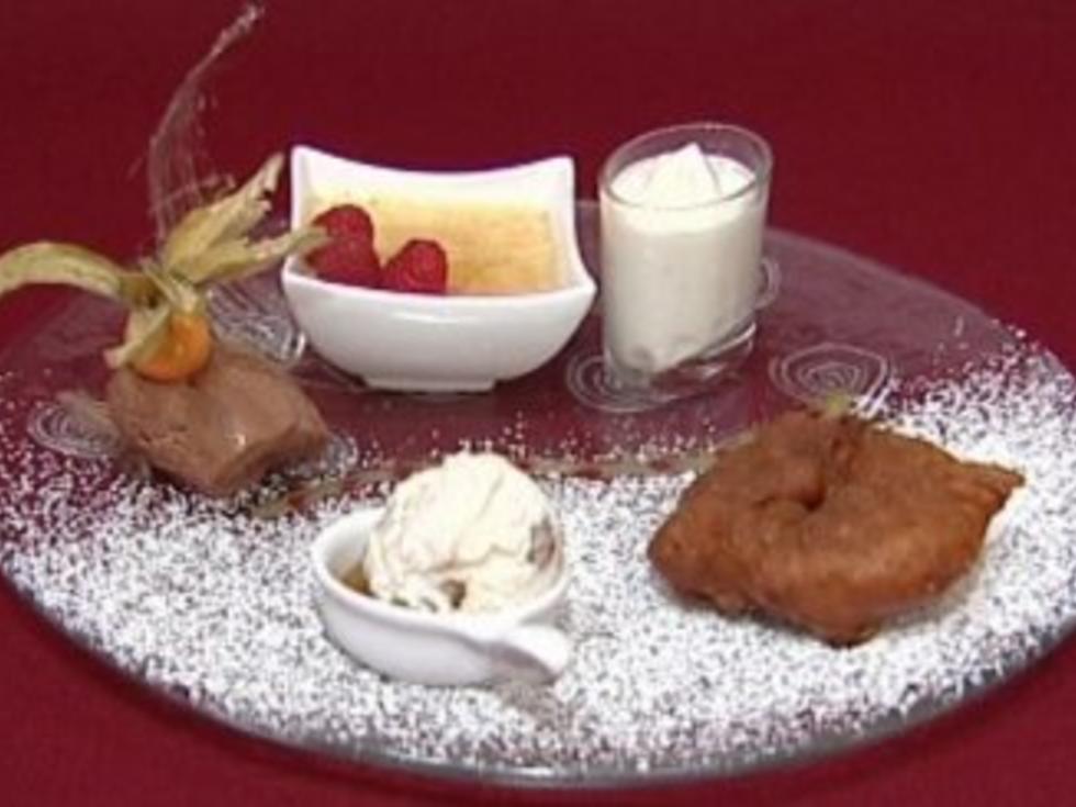 Apfelküchlein, Walnusseis mit Amaretto, Mousse au Chocolat, Crème ... Apfelküchlein, Walnusseis mit Amaretto, Mousse au Chocolat, Crème ...