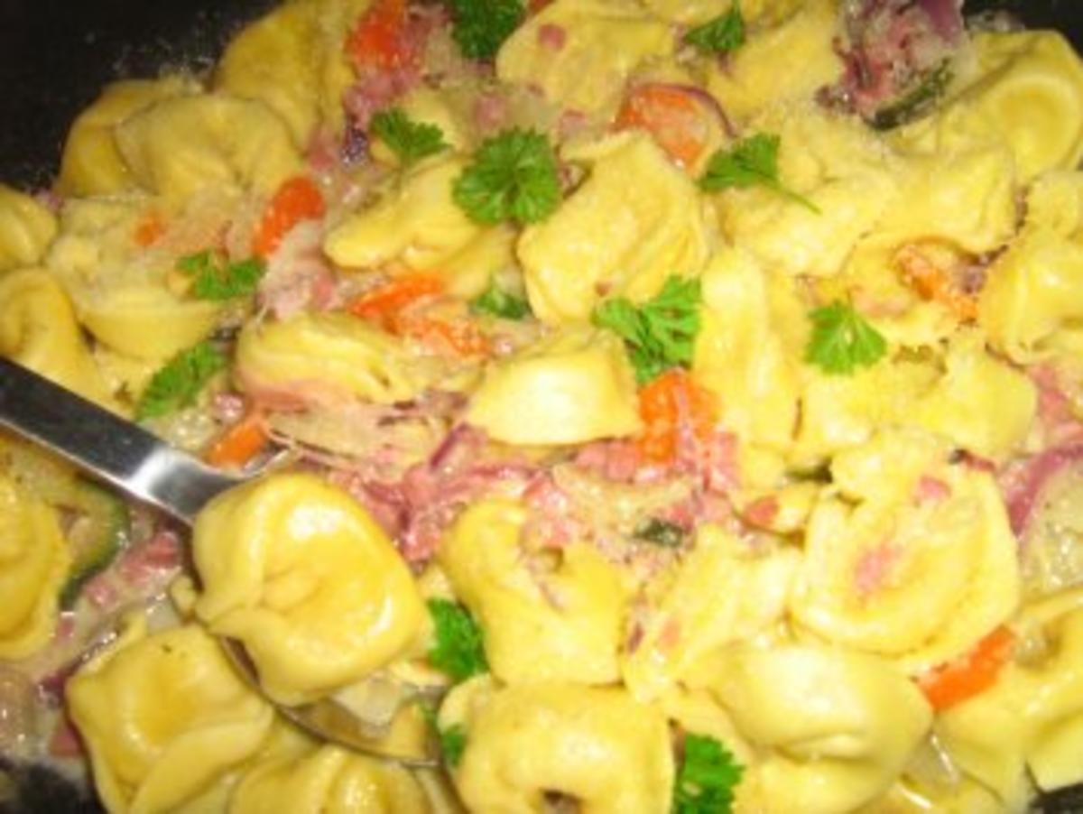 Tortellini mit Käse gefüllt mit  Gemüse-Sahne-Soße - Rezept - Bild Nr. 5