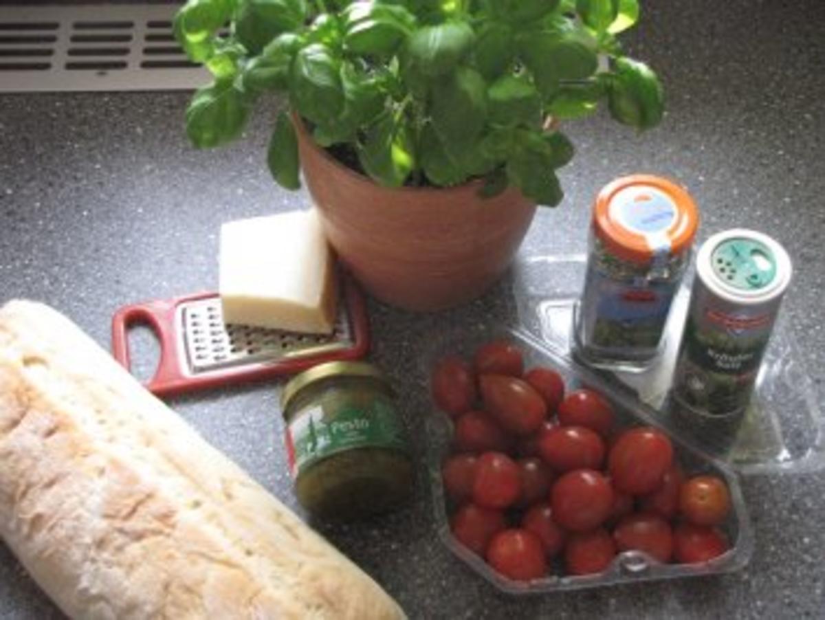 Bilder für Bruschetta mit Parmesan und Pesto - Rezept