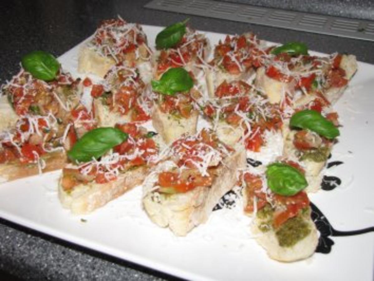 Bruschetta mit Parmesan und Pesto - Rezept - Bild Nr. 2