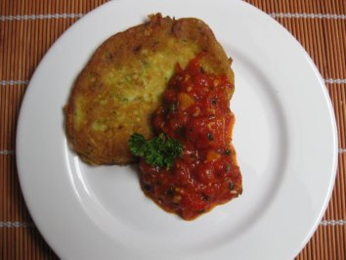 Zucchini - Käse - Küchlein mit feurigem Tomatendip - Rezept