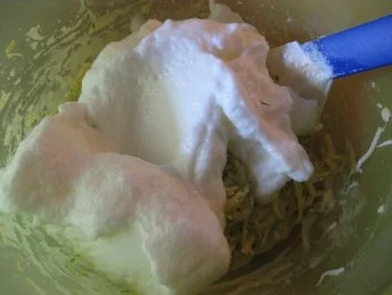 Rezept: Zucchini - Käse - Küchlein mit feurigem Tomatendip Bild Nr. 6 Zucchini - Käse - Küchlein mit feurigem Tomatendip - Rezept - Bild Nr. 6