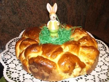 Rezept: Hefe: HEFEKRANZ zum Osterfrühstück Bild Nr. 2 Hefe: HEFEKRANZ zum Osterfrühstück - Rezept - Bild Nr. 2