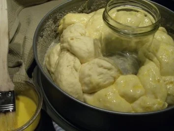 Rezept: Hefe: HEFEKRANZ zum Osterfrühstück Bild Nr. 7 Hefe: HEFEKRANZ zum Osterfrühstück - Rezept - Bild Nr. 7