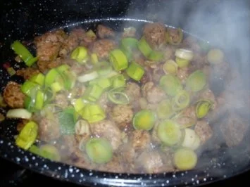 Rezept: Nudel-Gulasch-Topf Bild Nr. 2 Nudel-Gulasch-Topf - Rezept - Bild Nr. 2