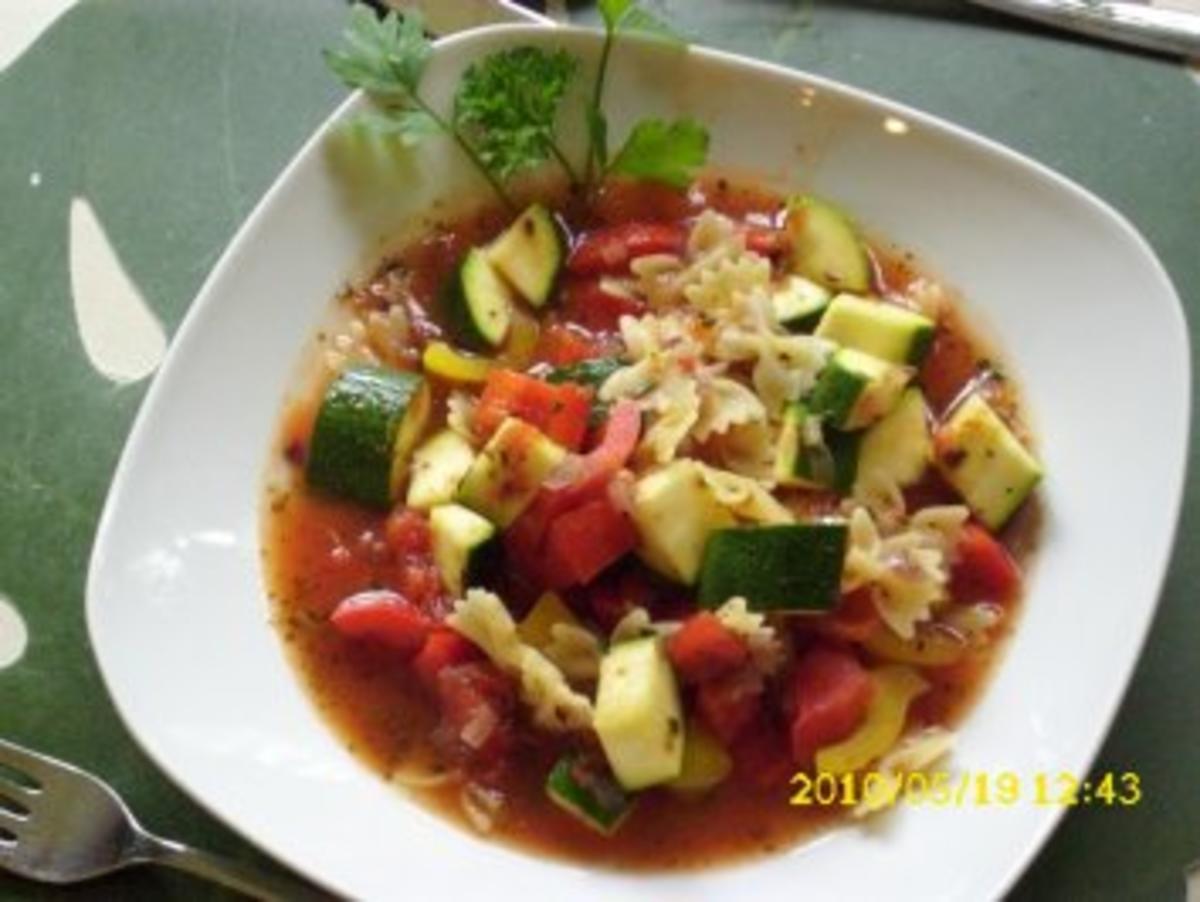 Suppe : Mediterraner Gemüse und Nudeleintopf - Rezept