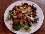 "Süsser Salat" mit Feige, Birne, Traube und Roquefort - Rezept