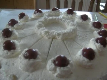 Rezept: Schwartwälder-Kirschtorte- Bild Nr. 6 Schwartwälder-Kirschtorte- - Rezept - Bild Nr. 6