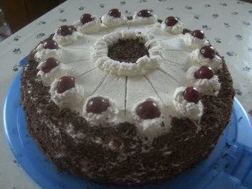 Rezept: Schwartwälder-Kirschtorte- Bild Nr. 7 Schwartwälder-Kirschtorte- - Rezept - Bild Nr. 7
