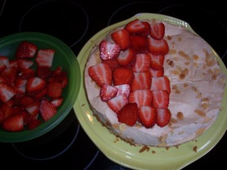 Kuchen/Torte...Erdbeer-Torte mit Mandel-Baiser - Rezept - kochbar.de