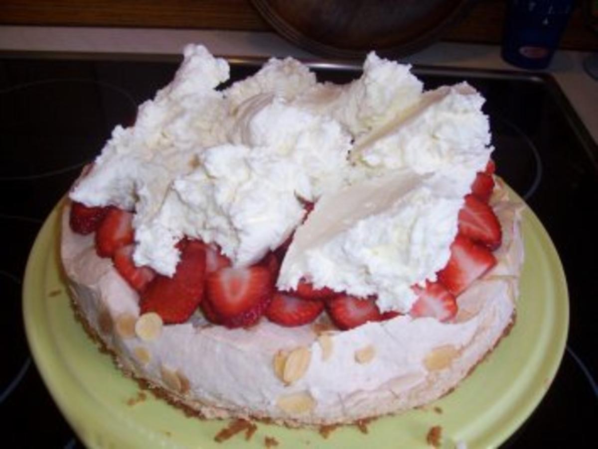 Kuchen/Torte...Erdbeer-Torte mit Mandel-Baiser - Rezept - Bild Nr. 12