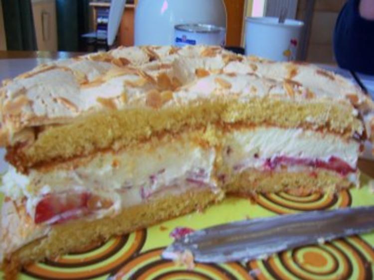 Kuchen/Torte...Erdbeer-Torte mit Mandel-Baiser - Rezept - kochbar.de