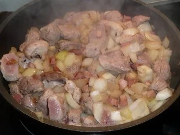 Rezept: Fleisch: Gulasch aus dem Römertopf Bild Nr. 3 Fleisch: Gulasch aus dem Römertopf - Rezept - Bild Nr. 3
