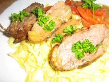 Entenbrust mariniert auf Tagliatelle mit Paprika-Rotweinsoße - Rezept - Bild Nr. 2