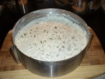 Karottenkuchen mit Frischkäse und Bärlauch - Rezept - Bild Nr. 2