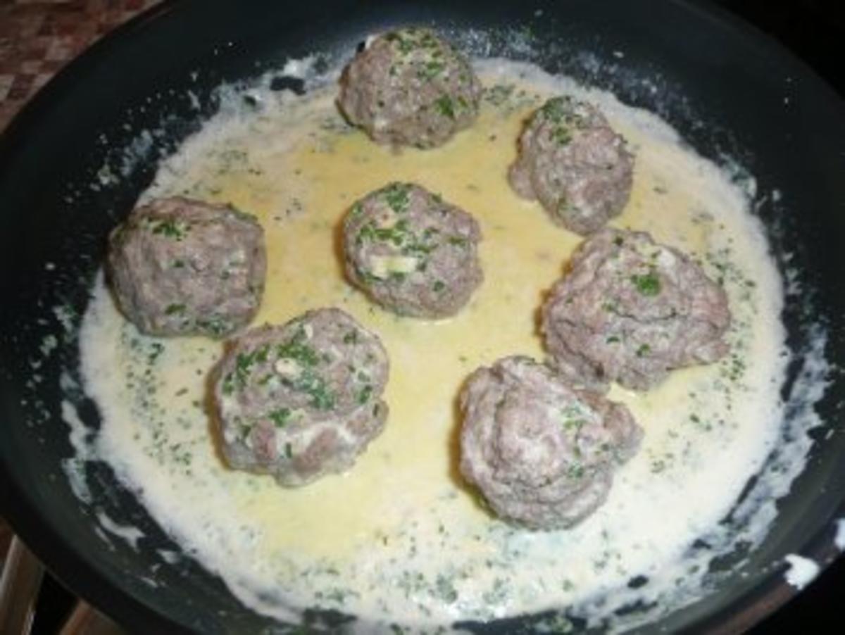 Hackbällchen in Rahmkräutersauce - Rezept - Bild Nr. 2