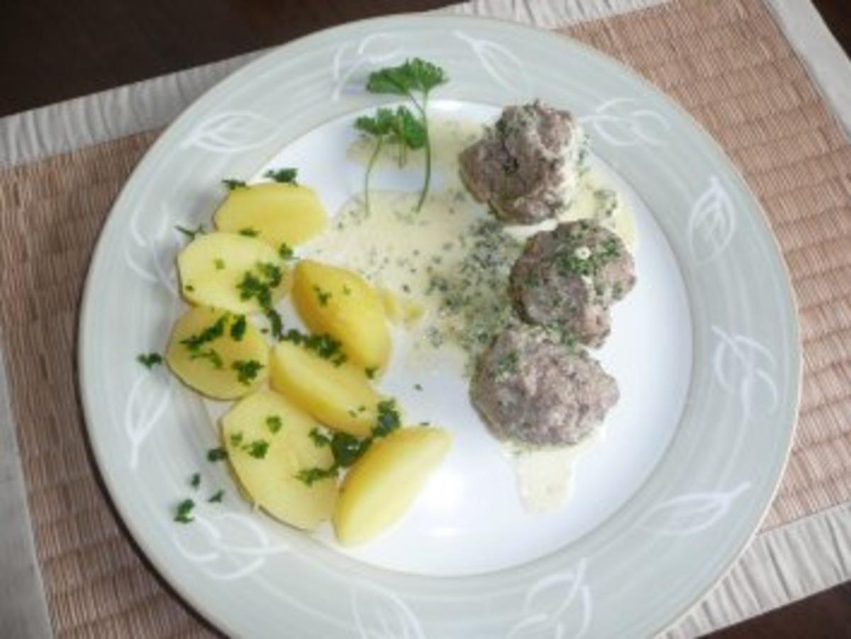 Hackbällchen in Rahmkräutersauce - Rezept